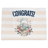 卵と花が入ったかごの中のかわいいかわいらしバニー ラージペーパーバッグ (正面)