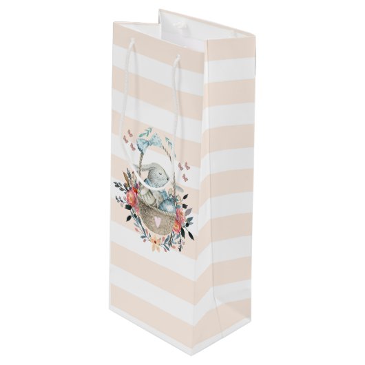 卵と花が入ったかごの中のかわいいかわいらしバニー ワインギフトバッグ (正面アングル)