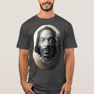 卵のステッカーに入った犬 Tシャツ