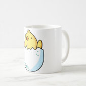 卵の中の可愛い黄色いひよこ コーヒーマグカップ (正面右)