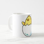 卵の中の可愛い黄色いひよこ コーヒーマグカップ (正面左)