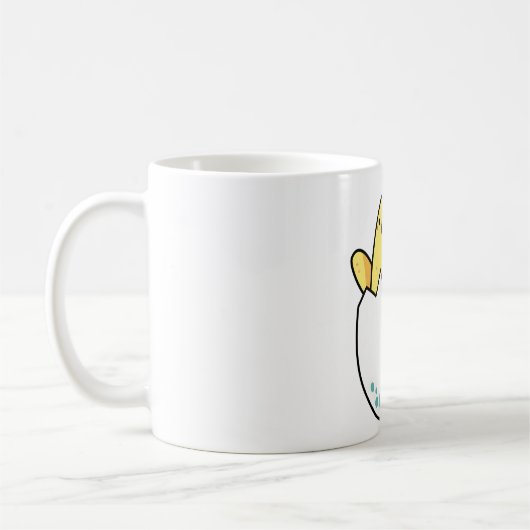卵の中の可愛い黄色いひよこ コーヒーマグカップ (左)