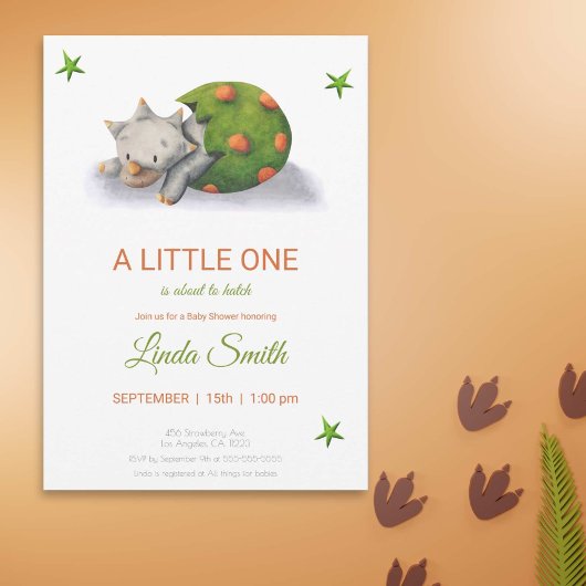 卵の中の恐竜を孵化させようとしている子供 招待状