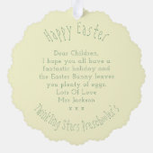 卵の幼稚園の黄色と可愛いイースターバニー オーナメントカード (裏面)