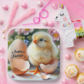 卵の殻から現れるイースターシック ペーパープレート (パーティー)