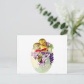 卵の殻の2羽のひよこはソングブックから歌います ポストカード (スタンド正面)