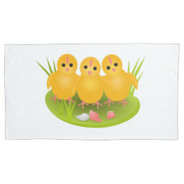 卵の殻を持った鶏が三羽 枕カバー