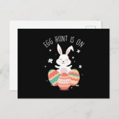 卵の狩りは、かわいいイースターバニーの休日のギフト上にある ポストカード (正面/裏面)