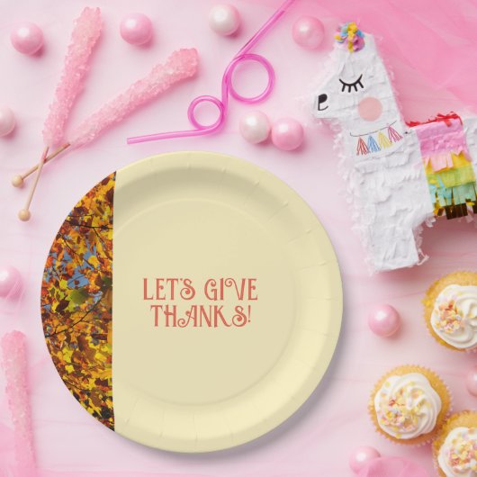 卵の白い家族が幸せ感謝していを集め与える ペーパープレート (パーティー)