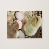 卵ベビーに入れた鶏が二羽 ジグソーパズル (横)