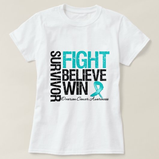 卵巣癌の生存者の戦いは勝利モットーを信じます Tシャツ (デザイン正面)