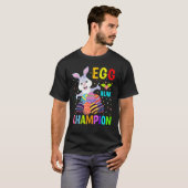 卵狩りチャンピオンかわいいバニー復活祭 Tシャツ (正面フル)