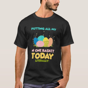 卵1かごバニーラビットイースターエッグ幸せE Tシャツ