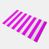 厚い垂直ストライプ色のマゼンタと白ストライプの ドアマット (アングル)