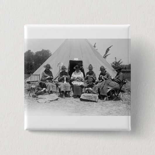 原因のために編むこと: 1916年 缶バッジ (正面)