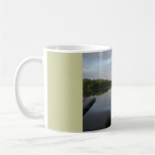 原始的な湖のマグ上の2つの虹 コーヒーマグカップ (左)