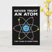 原子を信用するな 面白い科学ジョーク 化学Tシャツ カード (黄色い花)