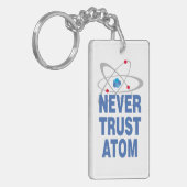 原子を信頼しない キーホルダー (正面左)
