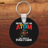 原子を決して信頼しない彼らは全てを構成する キーホルダー (正面)