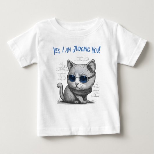 厳しいネコにじっと見られているブルーテキスト ベビーTシャツ (正面)