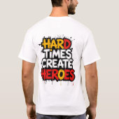 "厳しい時こそ英雄が生まれる" タイポグラフィー名言 Tシャツ (裏面)