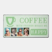 友だちとコーヒーを飲むと、4枚の写真が緑に変わる デスクマット (正面)