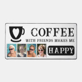 友だちとコーヒーを飲むと、4枚の写真が黒く追加される デスクマット (正面)