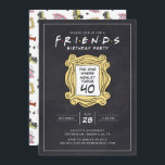 友だち™ |カルクボード40th誕生日招待状 招待状<br><div class="desc">この祝FRIENDS™をテーマにした招待で40歳の誕生日を迎えインスパイアて、アイコニックTV番組より。あなたのパーティー詳細でそれをパーソナライズし、シリーズのファンを喜ばせる印象的な招待状を作成する。90年代の郷愁のtouchをマイルストーンお祝いに追加するのに最適。</div>