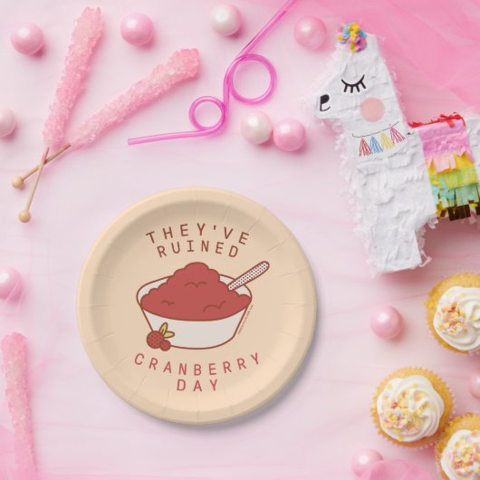 友だち™ |クランベリーの日を台無しにした ペーパープレート (パーティー)