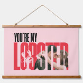 友だち™ | レイチェル&ロス – あなたはマイロブスター 吊り下げ型タペストリー (正面)