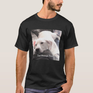 友人の横で休んでいる疲れた犬の最高の写真パパ Tシャツ