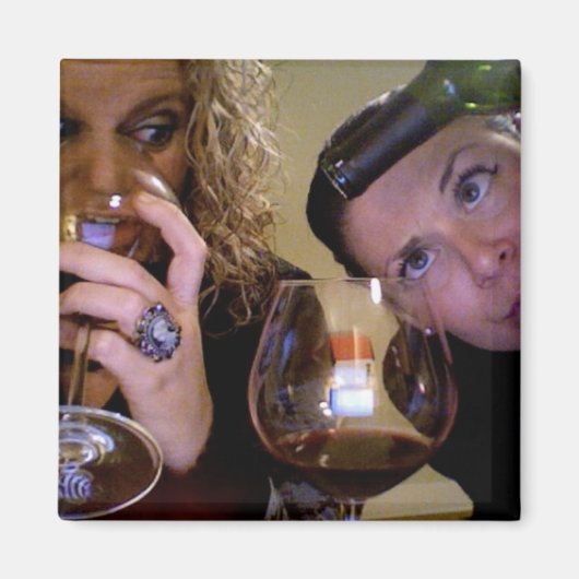 友人はいつもグラスを半分一杯にする マグネット (正面)