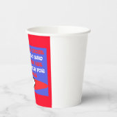 友人は赤い白と青のデザインでテーマを決めた 紙コップ (左)