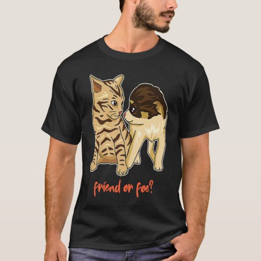 友人または敵リトルキッテンと子犬の子猫 Tシャツ (正面)