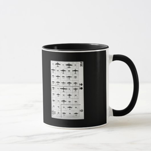 友人及び敵WWIIの航空機のシルエット マグカップ (右)