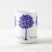 友情の木 – 青と白のマグカップ コーヒーマグカップ (中央)
