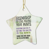 友情は小便をすることのようあなたのズボンです セラミックオーナメント (左)