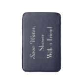 友救人と青い水のシャワーおもしろい バスマット (正面縦)