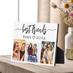 友最高の人3フォトコラージュ記念Keepsake フォトプラーク<br><div class="desc">友祝達と最高のの友情3 Photo Collage Keepsake Plake。このプラッパーソナライズされたクは、美しく配置された3つの大切な写真のコラージュを備え、あなたの最も近い友人と共有された特別な瞬間をキャプチャする。素材を使高品質ったデザインで、机や棚、壁に飾るのに最適。心のこもったデザインは個人的なtouchを追加し、誕生日、休日、またはあなたの友情を尊重するためのあらゆる大事な行事のための理想的な贈り物にする。この記念祝板は、友人との絆と思い出最高のを大切に。</div>