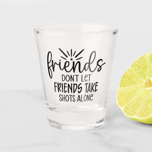 友達が一人でショットを撮るようなことは許さない ショットグラス (正面)
