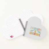 「友達とアドベンチャー」数々の – カラー文字 ノートブック (内部)