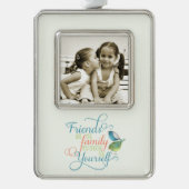 友達は家族を選択タイポグラフィ シルバープレートフレームオーナメント (正面)