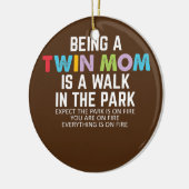 双子おもしろいのことわざツインママ セラミックオーナメント (左)