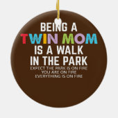 双子おもしろいのことわざツインママ セラミックオーナメント (裏面)