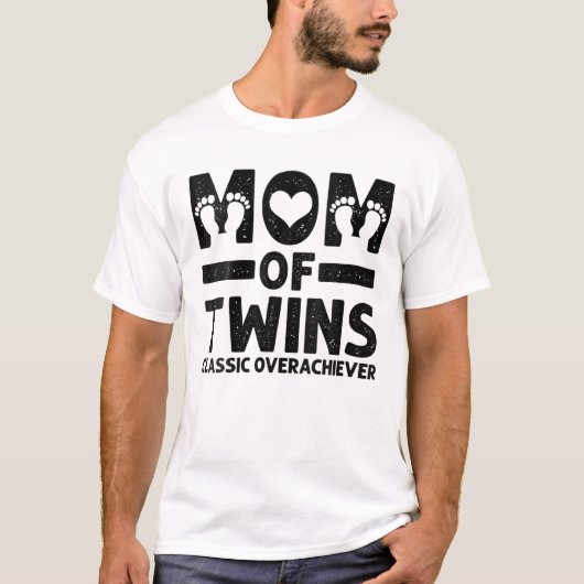 双子おもしろいの女性の母クラシックはOverachiever Mom Tシャツ (正面)