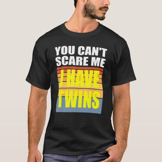双子がいるなんて怖がらねえよ Tシャツ (正面)