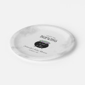 双子がハロウィーンの赤ちゃんシャワーを醸造している ペーパープレート (アングル)