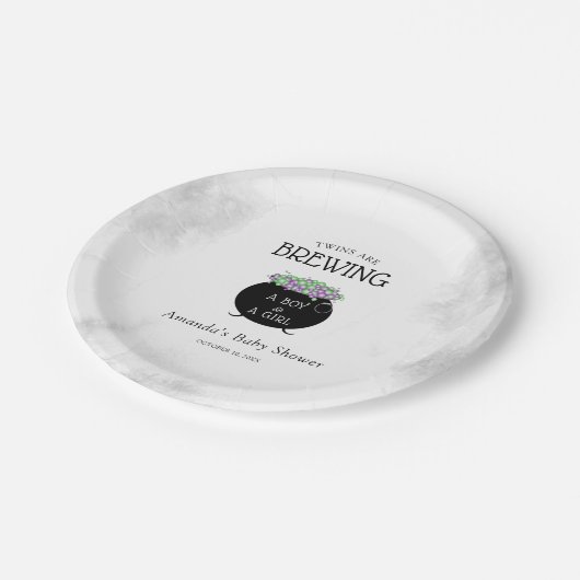 双子がハロウィーンの赤ちゃんシャワーを醸造している ペーパープレート (アングル)