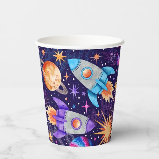 双子が宇宙飛行士のまわりにロケットに初乗り込む 紙コップ (裏面)