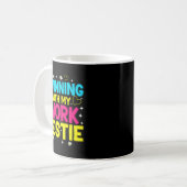 双子とツインズデーおそろいコーデ ワークTシャツ 親友 コーヒーマグカップ (正面左)